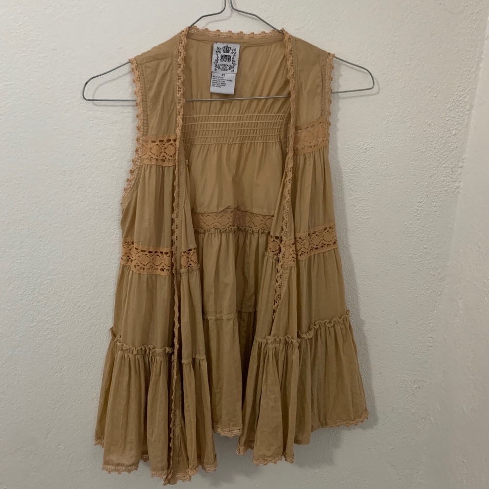579 No-Sleeve Tan Ruffled Vest - X-Small